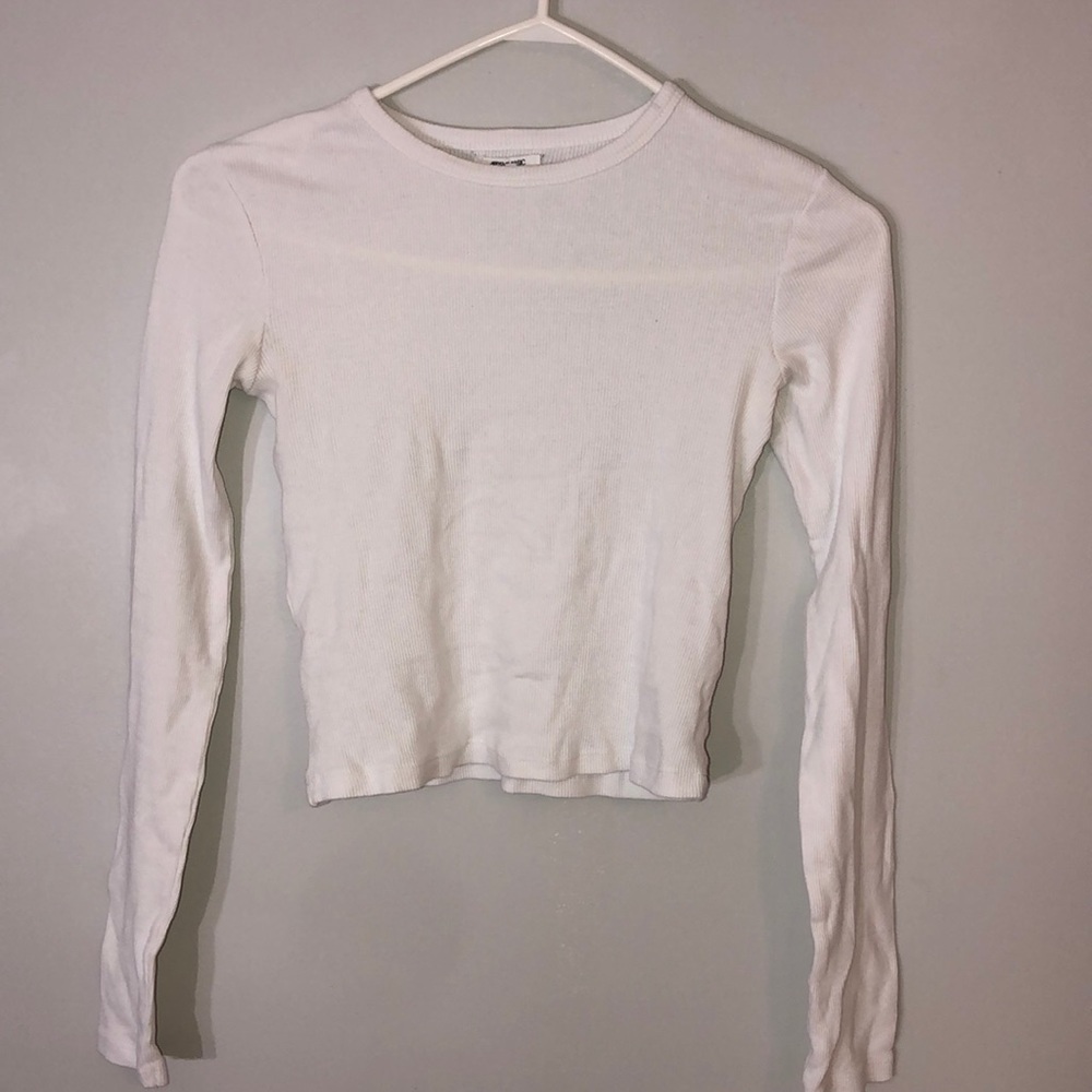Basic white long sleeve tshirt